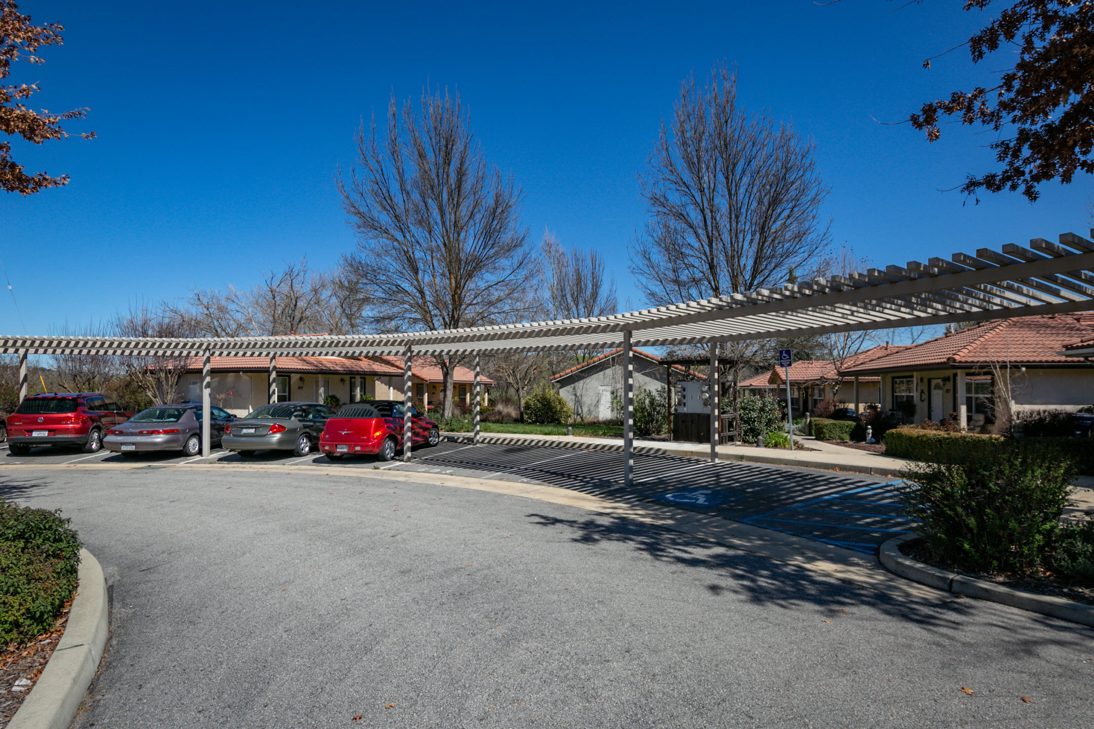 599 N Ferrocarril Road