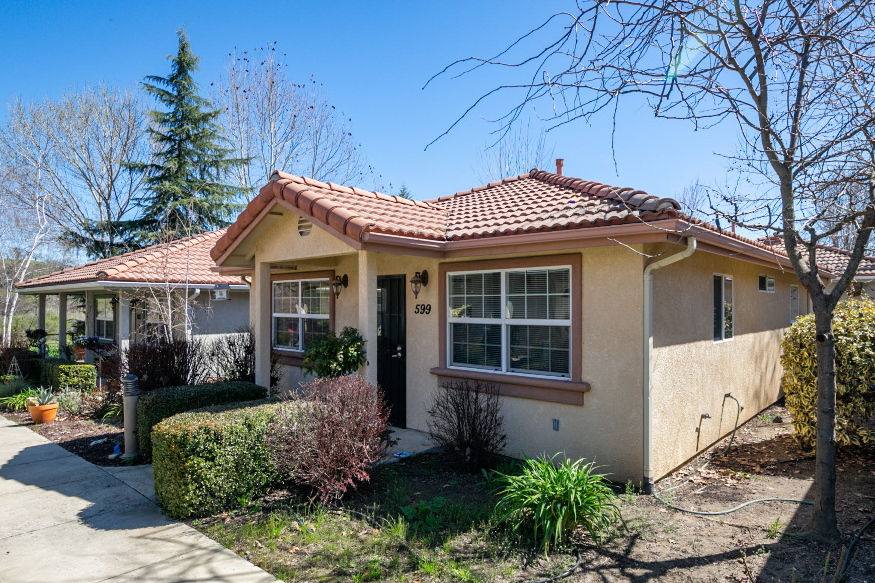 599 N Ferrocarril Road